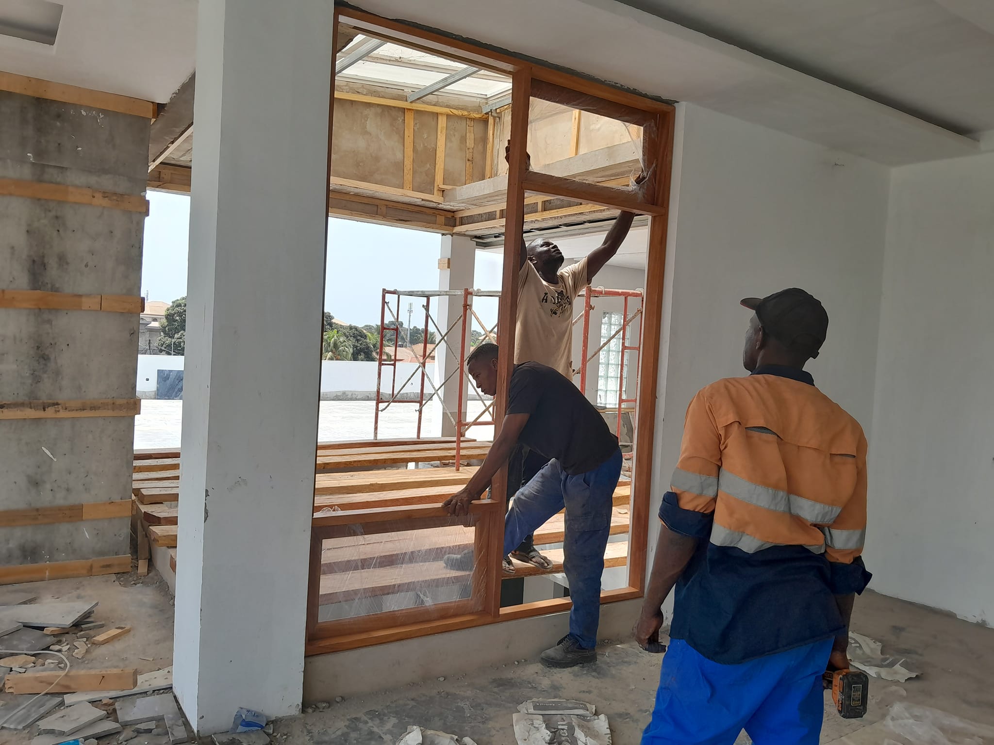 Exemple de projet Guinée Construction Company en construction et menuiserie